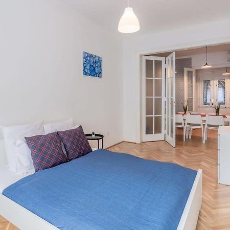 Home Away From Home In The Center Βουδαπέστη Εξωτερικό φωτογραφία